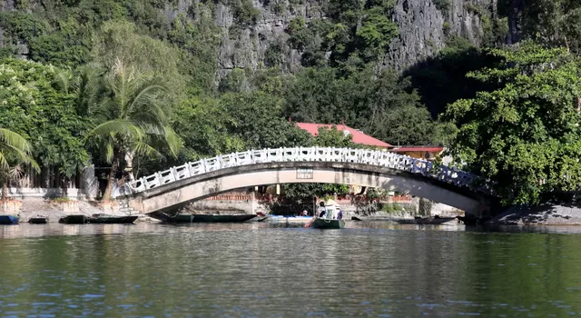 Taxi Nội Bài đi Hoa Lư Ninh Bình