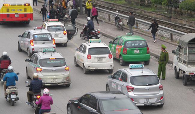 Taxi Vic H&agrave; Nội