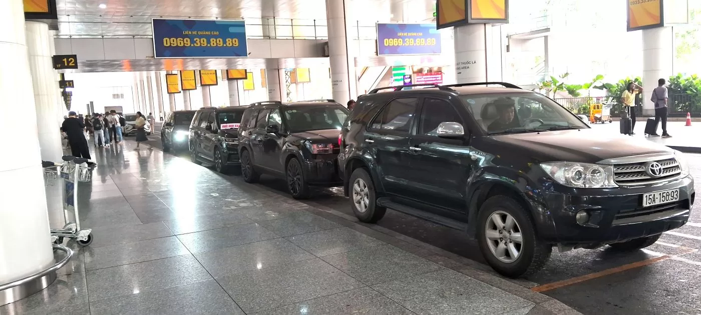 Taxi 7 chỗ đưa đ&oacute;n 2 chiều H&agrave; Nội Nội B&agrave;i