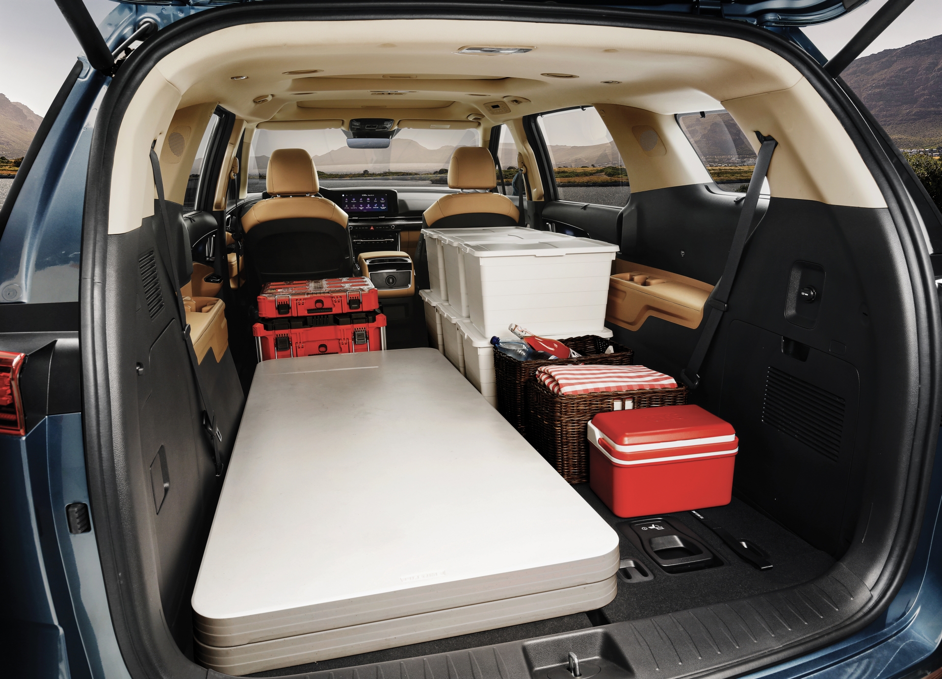 Thu&ecirc; xe sang Carnival 7 chỗ đưa đ&oacute;n Nội B&agrave;i H&agrave; Nội