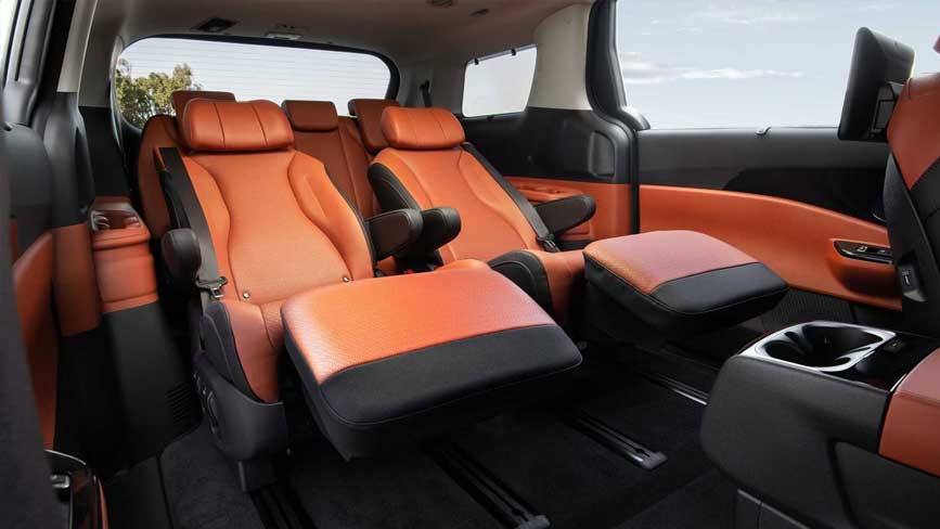 Thu&ecirc; xe sang Carnival 7 chỗ đưa đ&oacute;n Nội B&agrave;i H&agrave; Nội