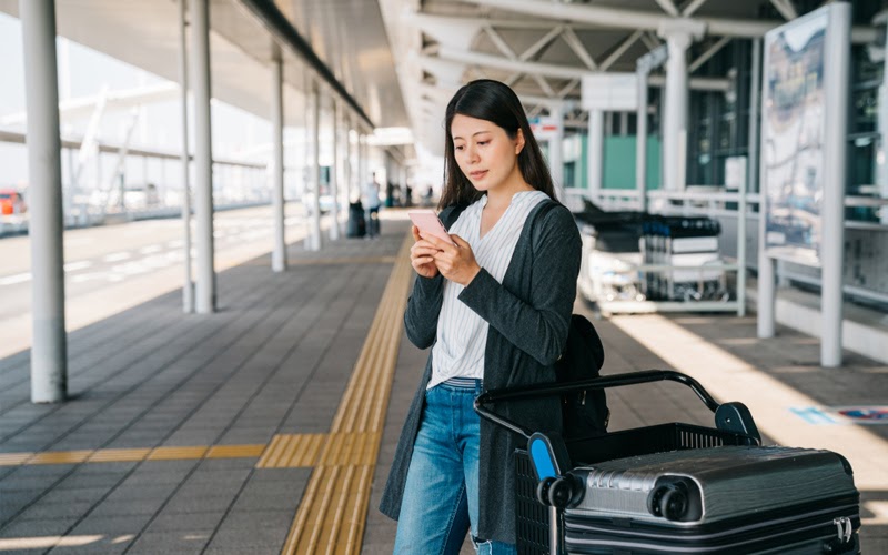 Hẹn người thân chờ sẵn ở cổng nhà ga (Nguồn ảnh: Internet)