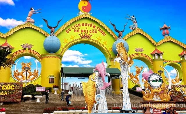 du lịch Hồ N&uacute;i Cốc