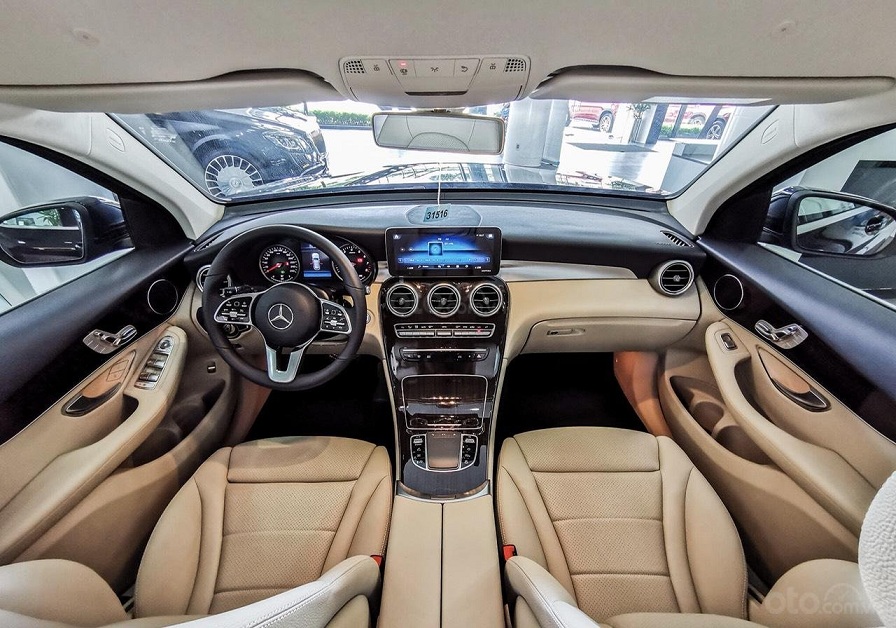 Thu&ecirc; xe Mercedes 5 chỗ đưa đ&oacute;n Nội B&agrave;i H&agrave; Nội