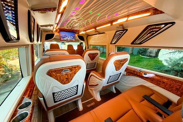 Thu&ecirc; xe Limousine 9 chỗ Uy t&iacute;n tại H&agrave; Nội
