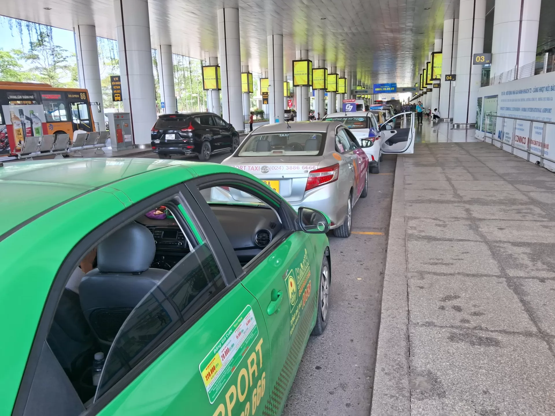  taxi truyền thống v&agrave; Gi&aacute; xe taxi C&ocirc;ng nghệ