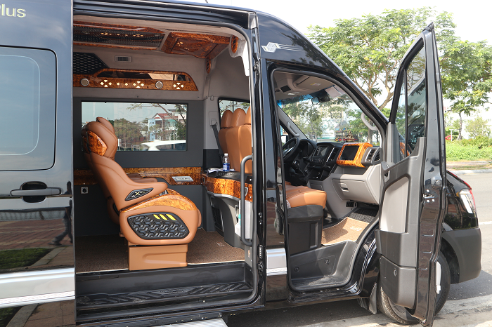 Thu&ecirc; xe Limousine 9 chỗ Uy t&iacute;n tại H&agrave; Nội
