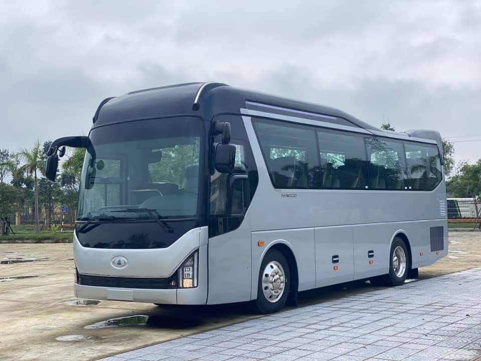 C&aacute;c loại xe 29 chỗ tr&ecirc;n thị trường - N&ecirc;n thu&ecirc; d&ograve;ng xe 29 chỗ n&agrave;o tốt nhất