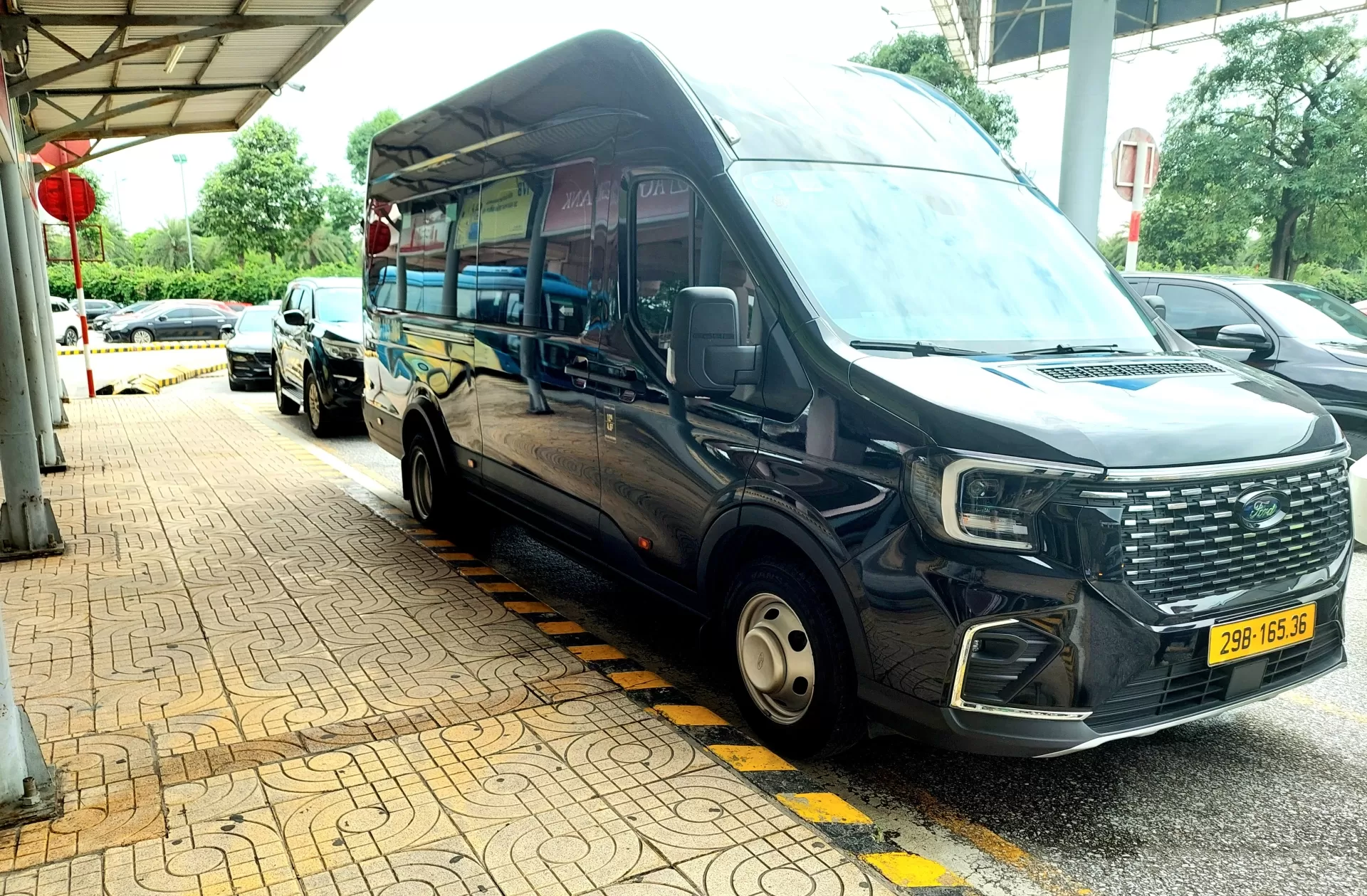 Taxi Hà Nội đi Nội Bài 16 Chỗ 2 Chiều